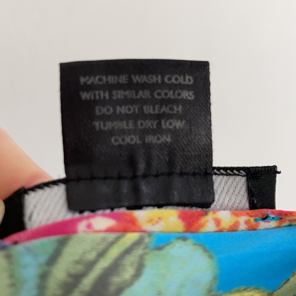 Natori NWOT S Beautiful Floral Charmeuse (100%Poly) Caftan with pockets. - Picture 7 of 12